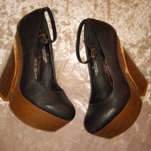 Women's wedges size 7